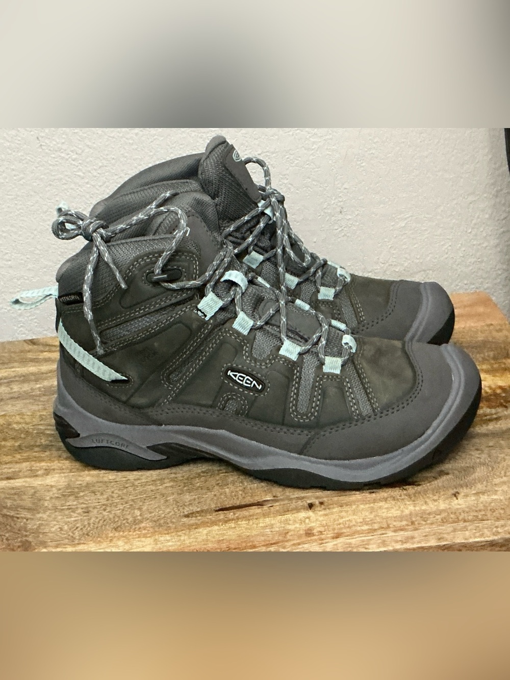 KEEN Circadia Mid Waterproof Hiking Boots Gray Blue Women’s Sz 7 1/2 NEW